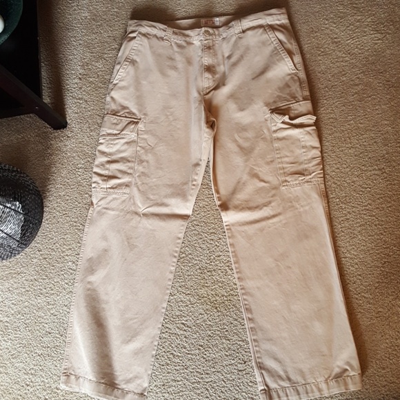 SOLD 🛑PRICE IS FIRM🛑Old Navy Cargo Pants - Picture 3 of 4